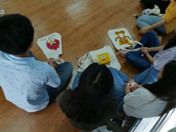 อาสาสมัครลงลายกระเป๋าผ้า เพื่อพัฒนาเด็กด้อยโอกาส  28 ก.ค. 62 Painting Bag Volunteer to Support Child Development Center in Thailand July, 28, 19